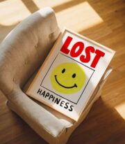 Lost Happiness Poster, Minimal Smiley İllüstrasyon - Görsel 5